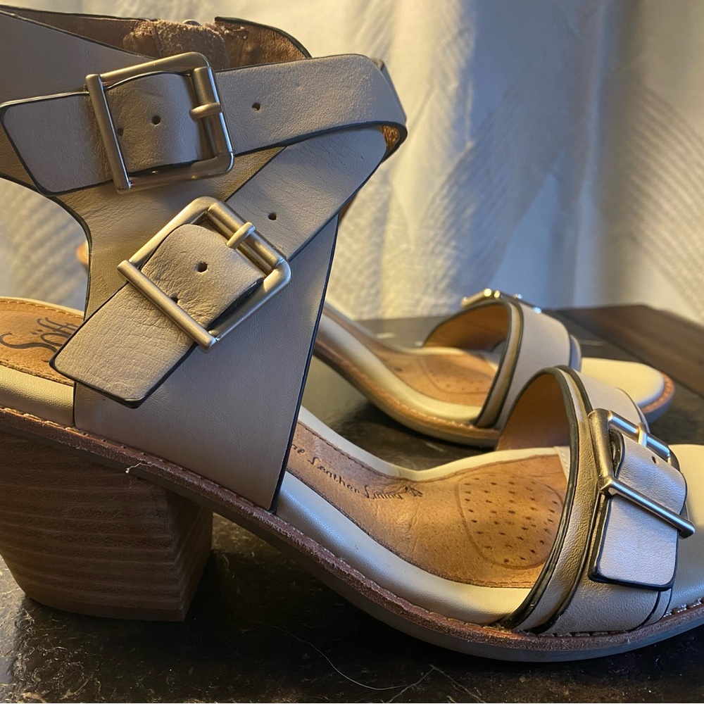 Spring wedge heels